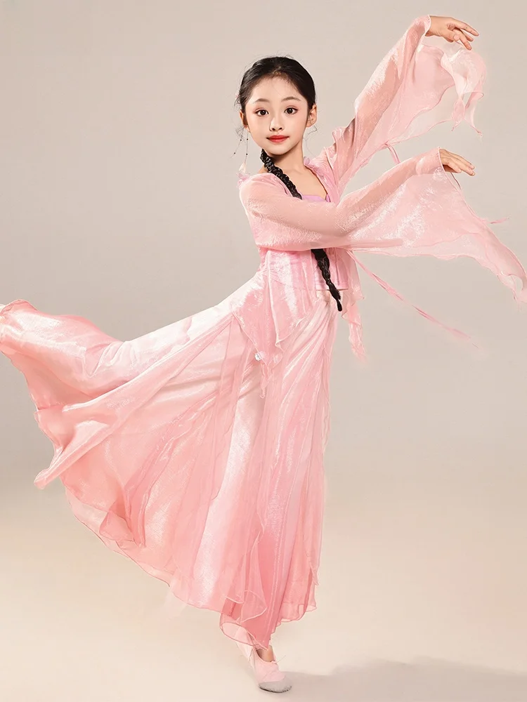 

Традиционный танцевальный костюм для выступлений: женская и детская одежда из струящегося шелка для сольных танцев, в стиле древних народных танцев.