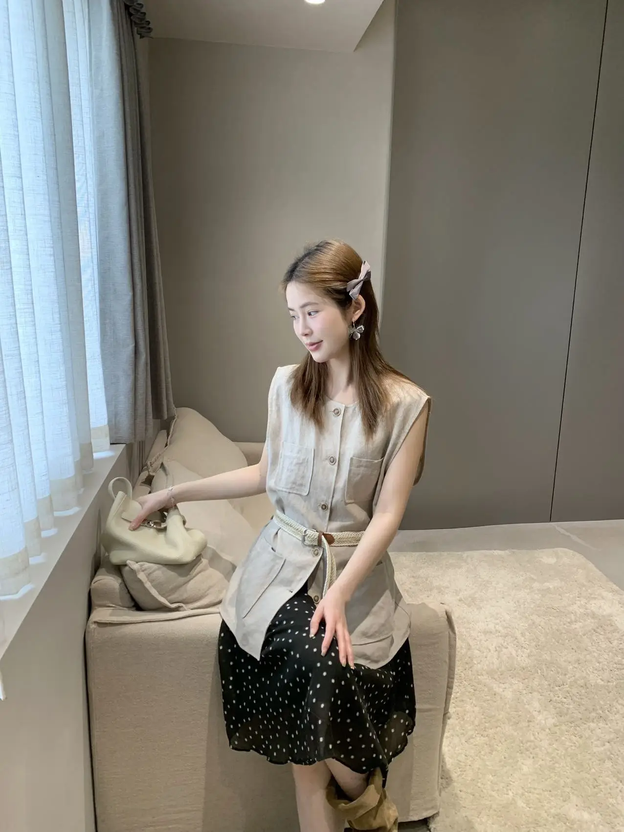 

Lilian Women's Linen Shirt Summer Essential Breathable round Neck Button Design Sleeveless Comfortable Skin-Friendly Pure Color