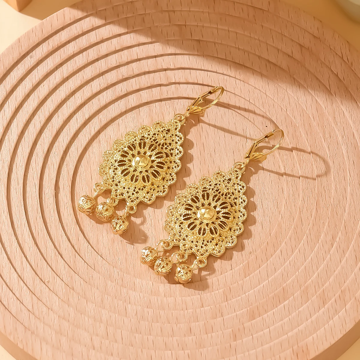 Retro Court-Style Wind-Chill Drop-Shaped Hollow-Carved Lace-Edged Round Ball Pendant Drop Earrings With A Unique Design