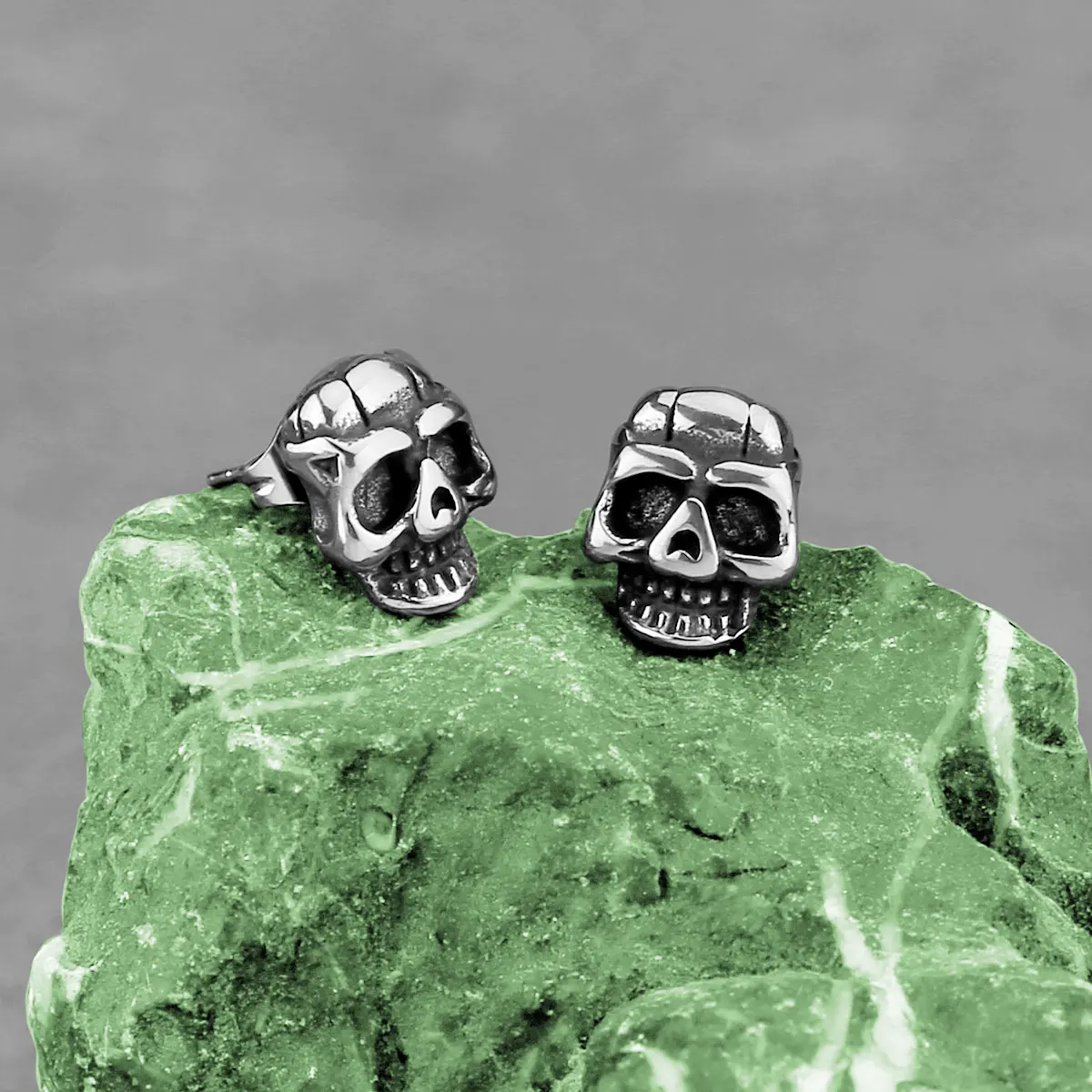 

Men's Fashion Rock Skull Stud Earrings Stainless Steel Vintage Gothic Cool Accessories Punk Hip Hop Biker Jewelry Gift Wholesale