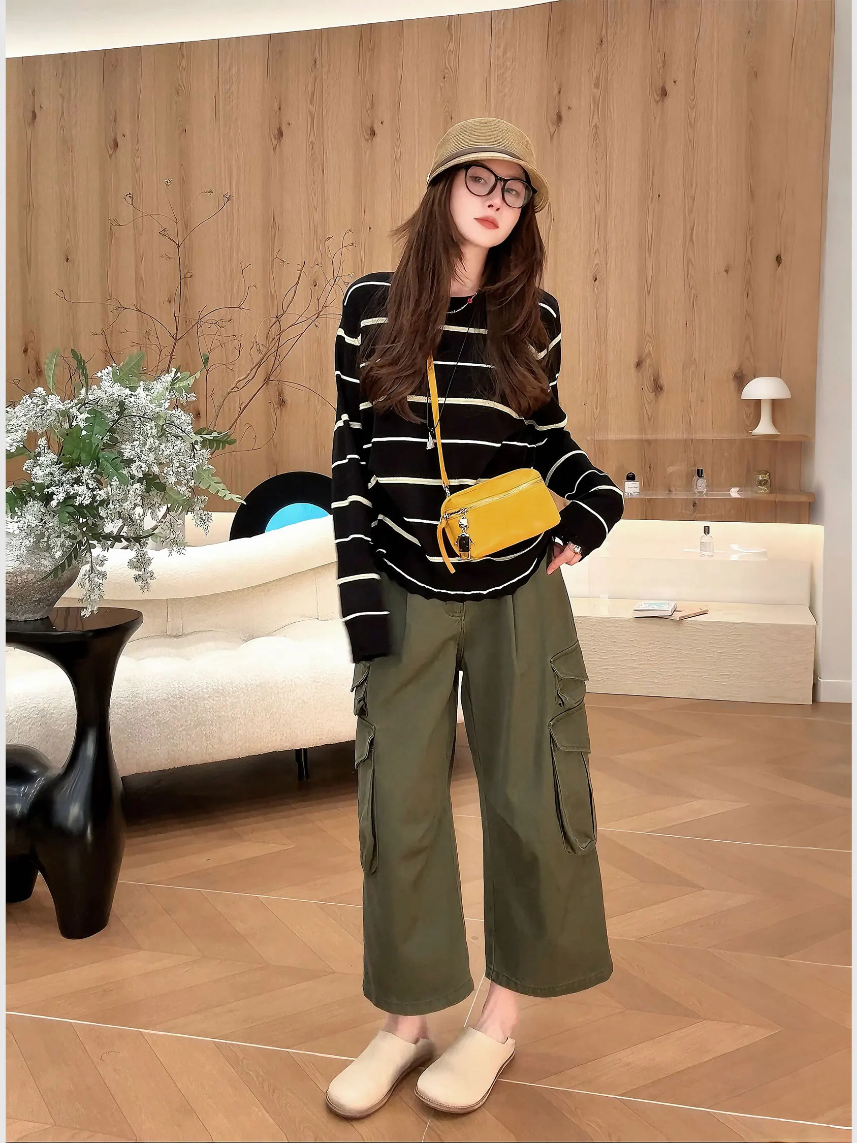 

Spring Style Casual Workwear Jeans Loose Fit Natural Waist Zipper Closure Large Pockets Versatile Nine-Piece Dungarees