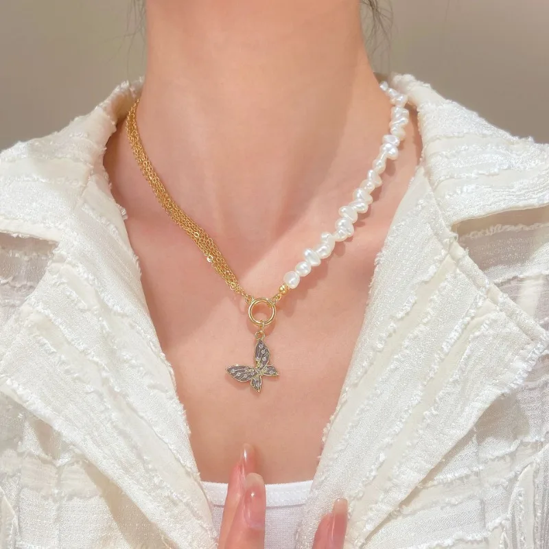 

Trend Retro Charming Temperament Irregular Shaped Pearl Chain Butterfly Zircon Pendant Necklace for Women Party Fashion Jewelry