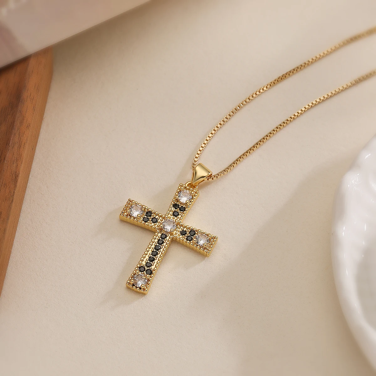 Luxury Bling Bling CZ Zircon Inlay Cross Pendant Necklaes For Women Men Gold Color Copper Christian Jewelry