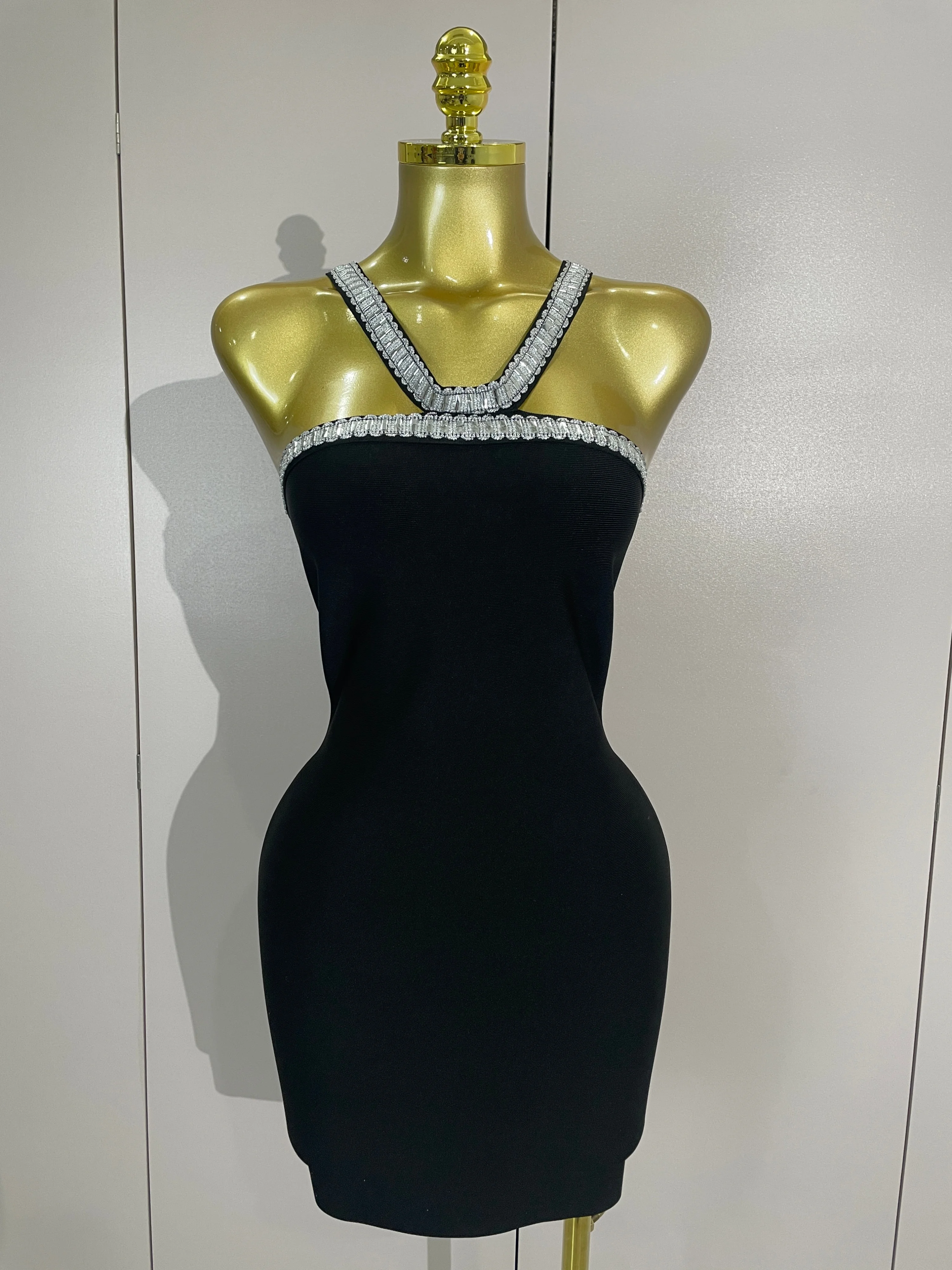 

Элегантное блестящее короткое платье-бандаж с открытой спиной и бретелями для женщин: для вечеринок, выпускных, дней рождения, клубов и коктейльных мероприятий