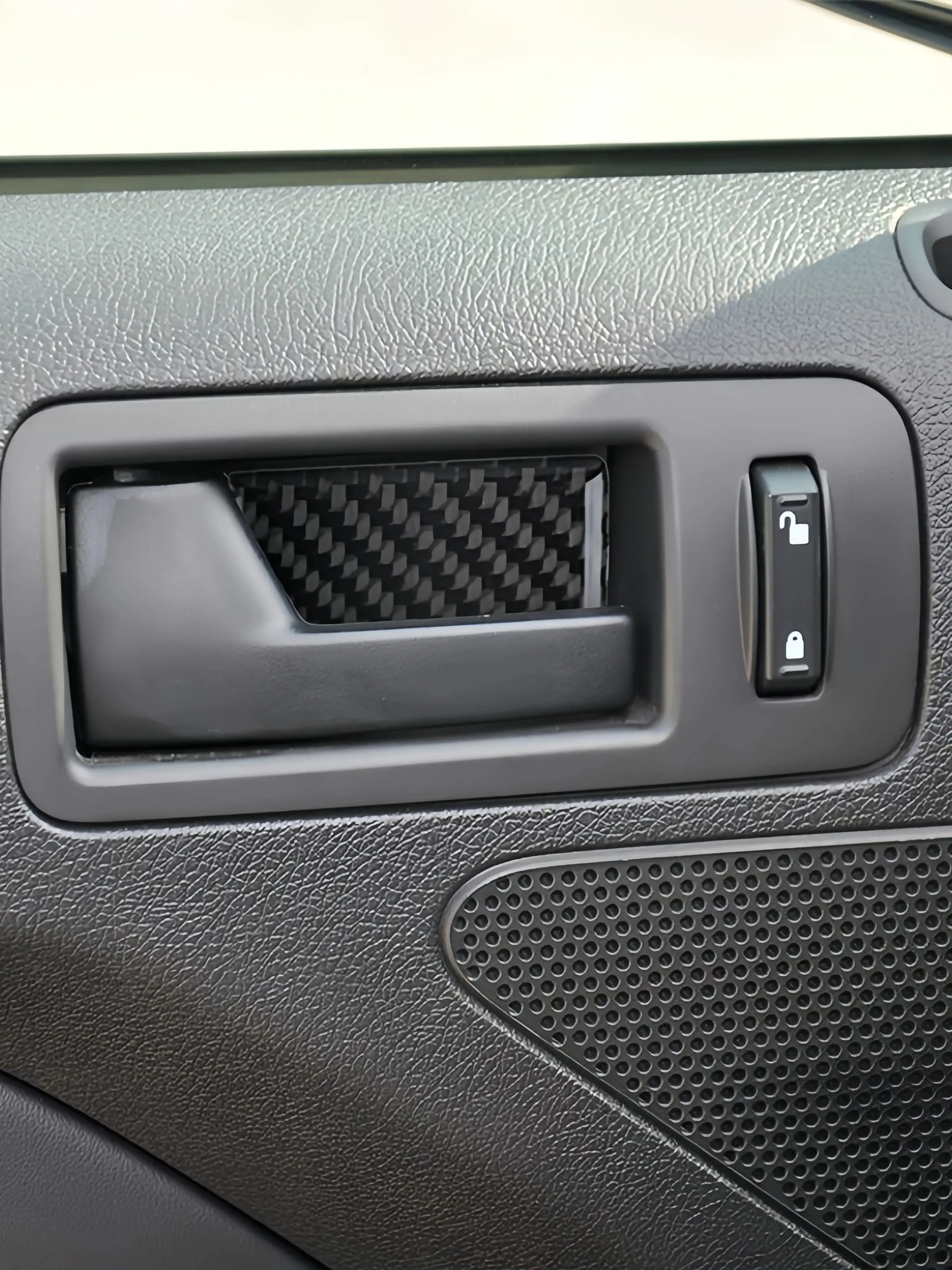 Dla Ford Mustang 2009-2014 Włókno węglowe Wnętrze samochodu Klamka drzwi Pokrywa panelu Naklejki ochronne Akcesoria samochodowe — zdjęcie 2