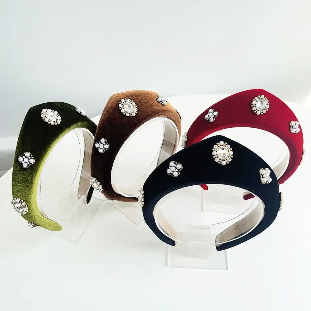 

Элегантная бархатная треугольная повязка на голову в стиле британского барокко, обруч для волос в европейско-американском стиле, классическая повязка для волос с стразами и жемчугом