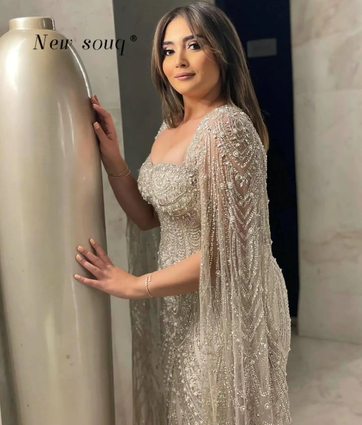 Kaftanes de Dubái de lujo, vestidos de fiesta largos con cuentas árabes personalizados con manga tipo capa, vestidos formales de fiesta de boda de talla grande para mujer