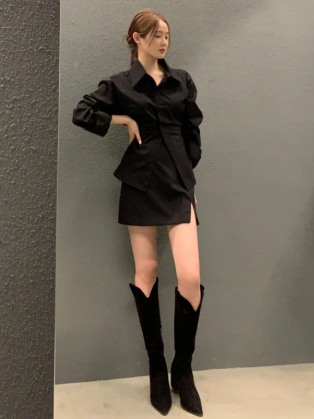 เสื้อผู้หญิงสีขาวสไตล์เรโทร คอปก รัดเอว ใส่เป็นเสื้อตัวในได้ ใช้ได้หลายแบบ ดีไซน์เล็กกะทัดรัด เหมาะสำหรับใส่ไปทำงาน