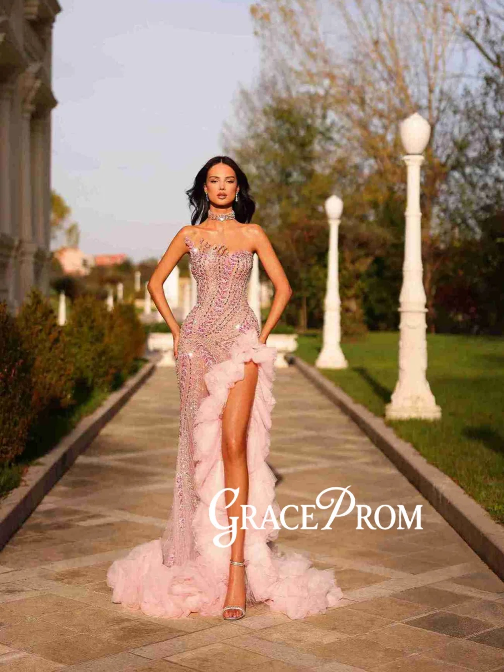 Rosa glamouroso frisado vestido de noite com babados chique sem alças alta fenda vestido de festa de casamento personalizado gracioso vestidos de banquete