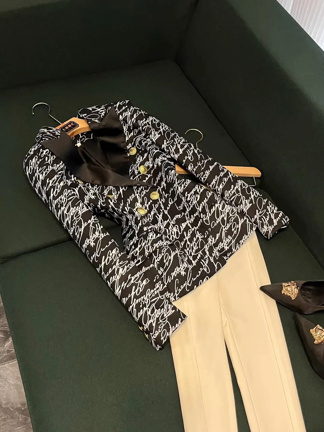 

Faionable Winter 2025 Slim Fit Double Breasted Engli Letter Print Suit Jaet A30002 Women's Casual Long Sve Coat