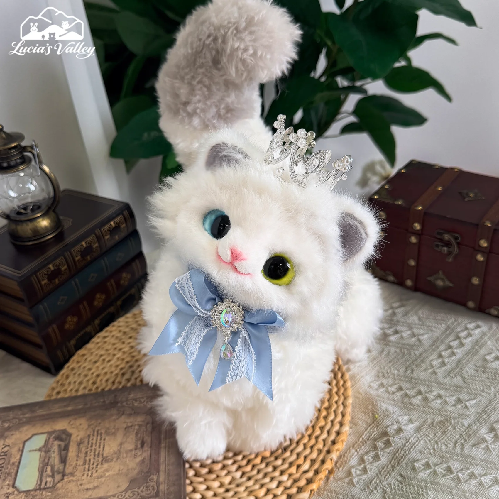 High End Crown Cat Finished Doll, Original Exclusive Handmade Plush Doll Desktop Decoration for Girls' Couples Gift Home Decor