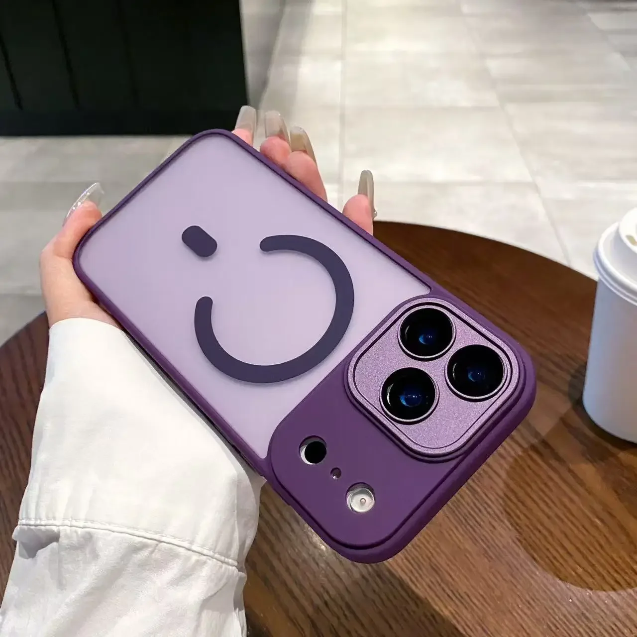 เคสใสแบบด้านสำหรับ iPhone 17 Pro Max รองรับ MagSafe ชาร์จไร้สายแบบแม่เหล็ก พร้อมป้องกันเลนส์สำหรับ iPhone 17 Air