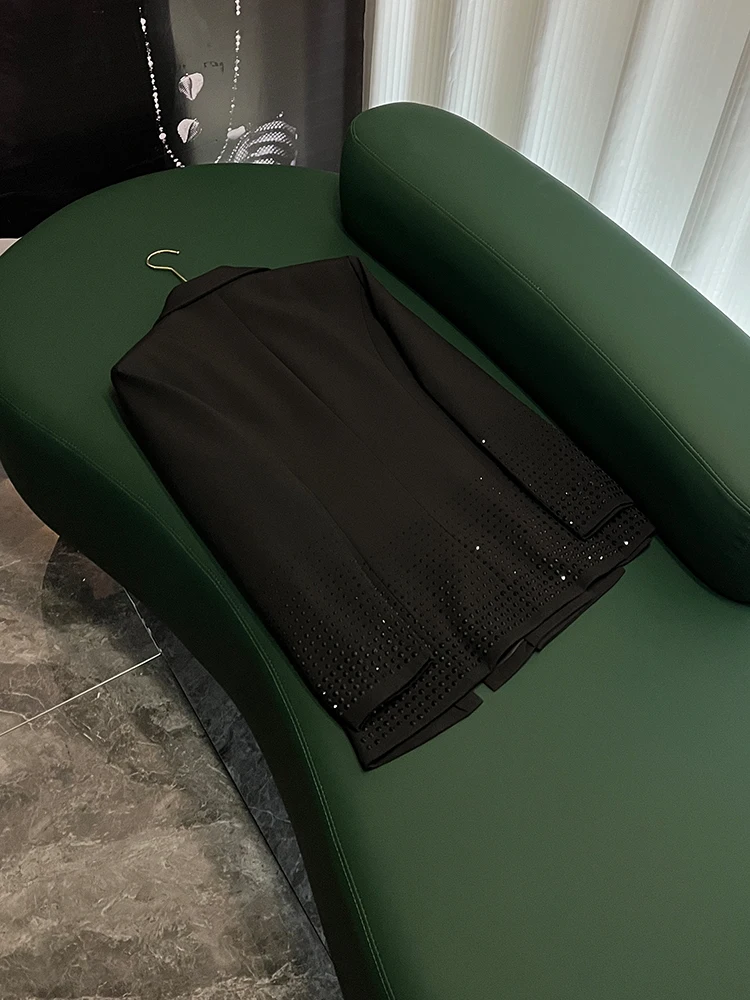 ชุดสูทผู้หญิงสไตล์ยุโรประดับไฮเอนด์ ประดับตกแต่งอย่างหรูหรา พร้อมผ่าข้าง แขนยาว เหมาะสำหรับใส่ทำงาน รุ่น WY032