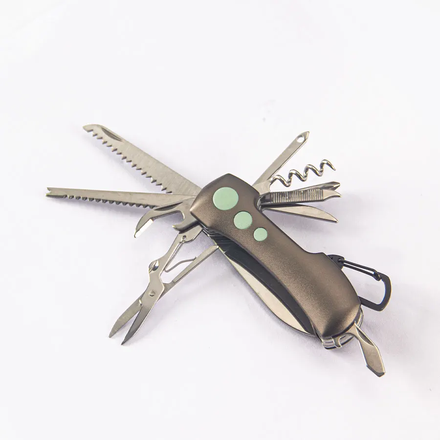 Multitool Scyzoryk – Czy to prawdziwy pomocnik na wycieczkę czy tylko kolejny niepotrzebny przedmiot?