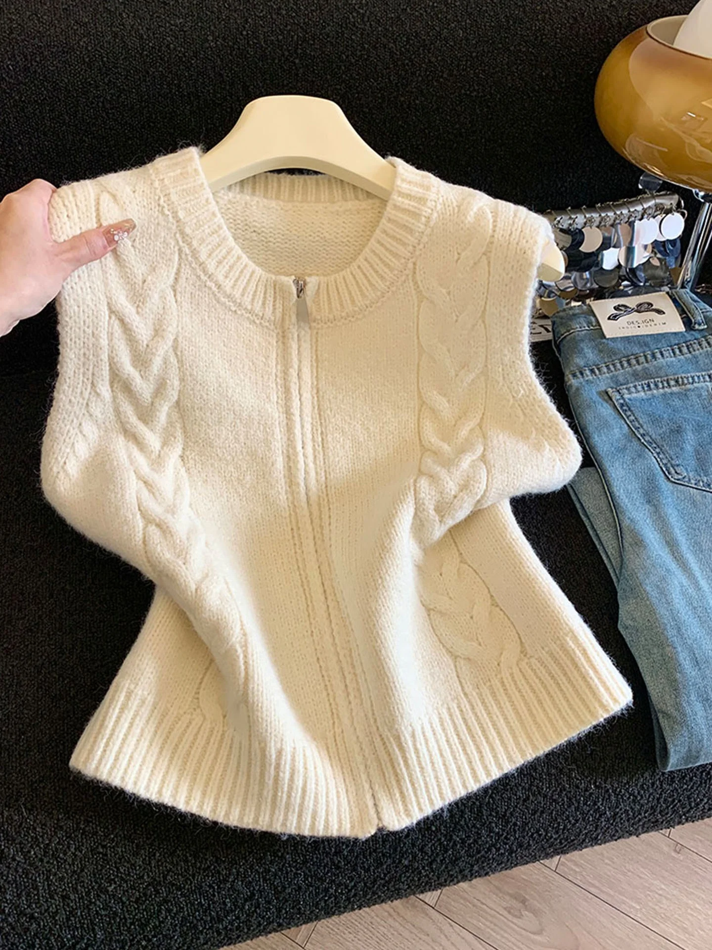 

Emily Clud Selected Recommendation Zipper Svel Twist Knit Open Cardigan Vest Layering Sweater Vest Simple Sle Warmth