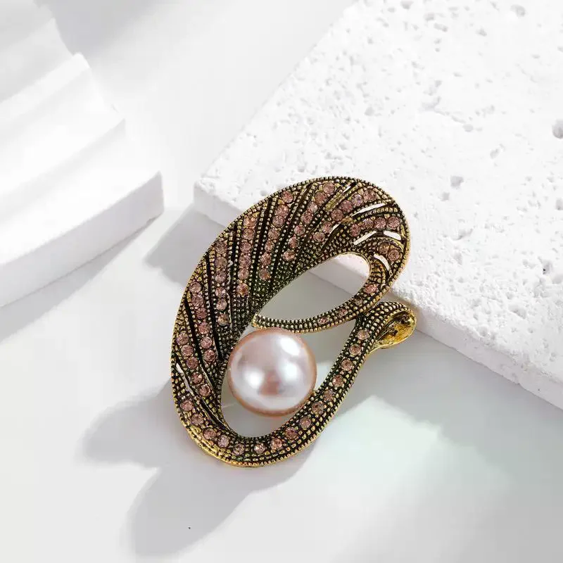Retro Leaf Pearl Brooch Pin With Embedded Diamonds Elegant Fashionable Jewelry Accessory Pin Brooch