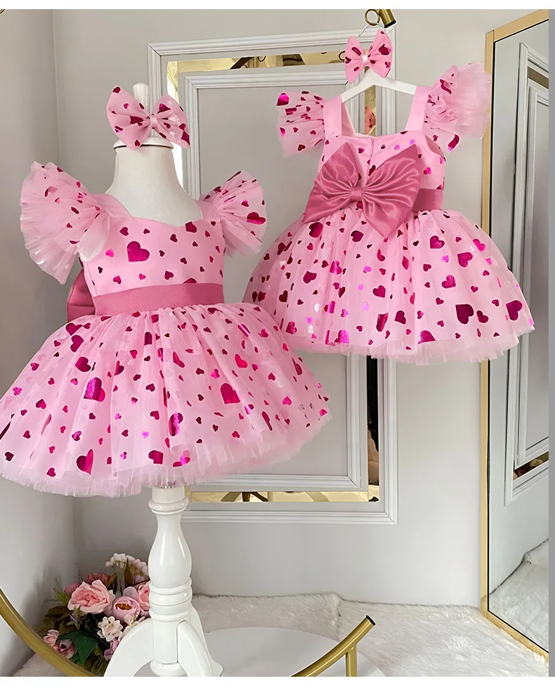 

Новое платье для маленьких девочек с бантом и розовым узором в виде сердечек, милое праздничное платье для новорожденных принцесс на день рождения, размеры 0-4 года
