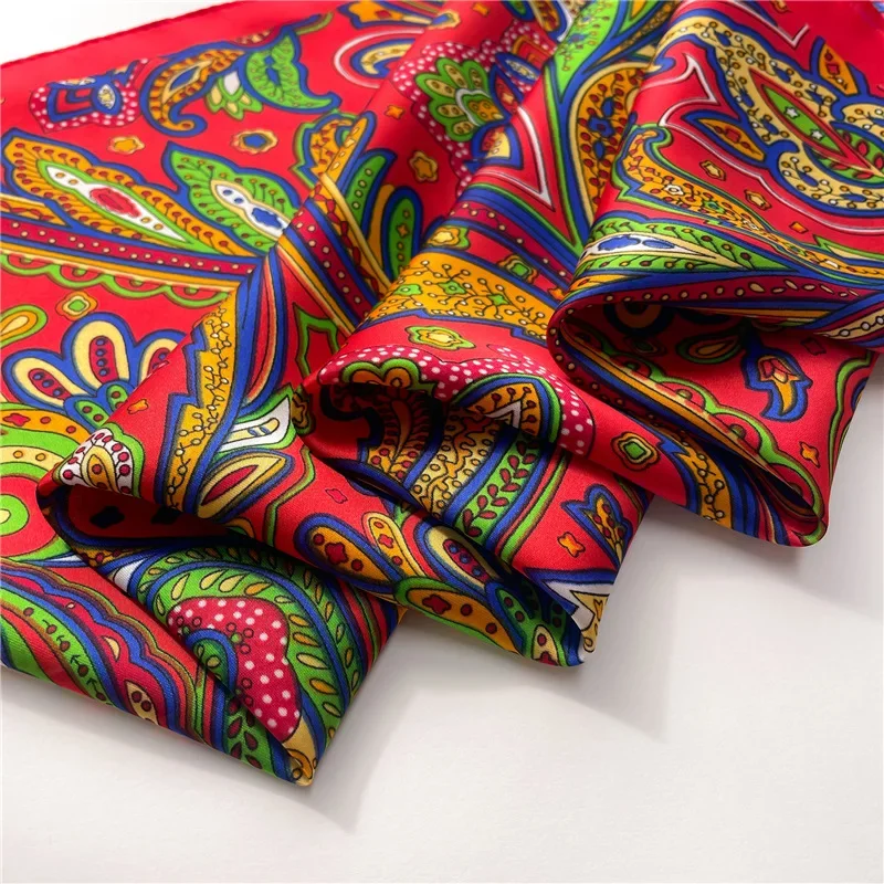 럭셔리 페이즐리 스퀘어 스카프 여성용 2025 프린트 새틴 넥커치프 봄 헤어밴드 풀라드 반다나 에샤르프 타이 숄 랩