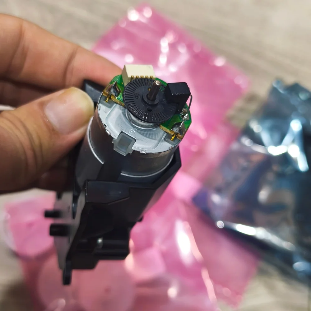 

Q6718-67017 Starwheel Motor For Designjet T610 T620 T770 T790 T795 T1100 T1200 T2300 Z2100 Z3100 Z3200 Z5400