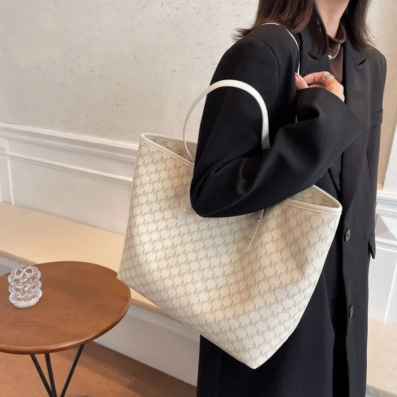 Large Capacity Premium Women Handbag 2024 New Fashion Versatile Bags One-shoulder Girl Student Light Commuter Tote Bag Mochila