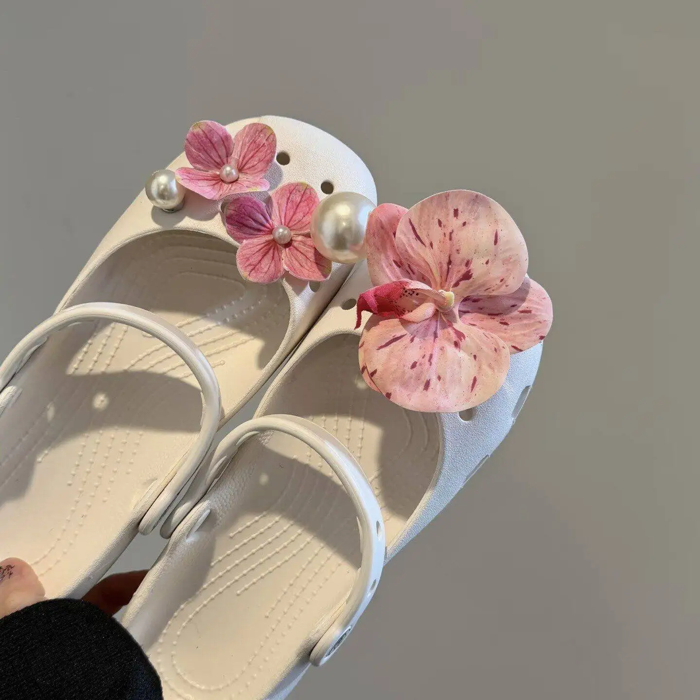 

Spring/summer New Pink Floral Pearl Ballet Clogs - Sweet & Cute Diy Resin Shoe Charms for Trendy Girls