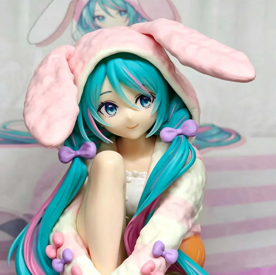 Nova Figura de Anime HATSUNE MIKU de 15CM, Modelo de Boneca com Pijama de Orelhas de Coelho, Brinquedo Colecionável, Presente em PVC