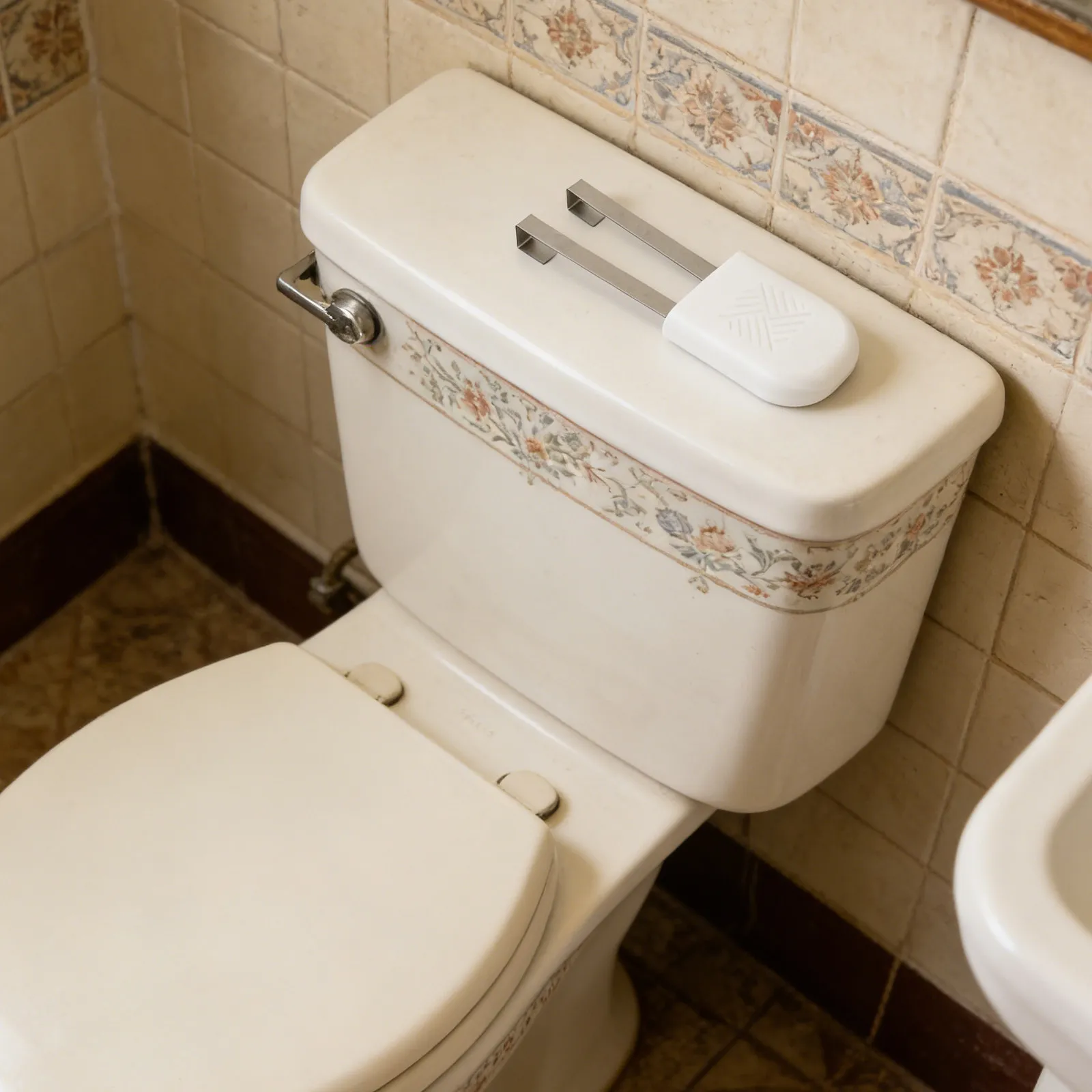 

2Pcs Hanging Toilet Tank Cleaning Tablet Holders 7.39x2.63x0.83in Efficient Bracket Preventing Residue for Toilet Bowl Cleaner
