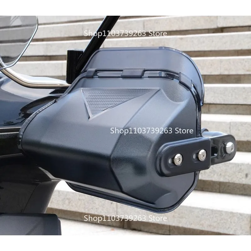 

Подходит для педалей Ya-ma-ha NMAX155 XMAX300, рукояток, защиты рук, морозостойких и ветрозащитных аксессуаров для ручек.