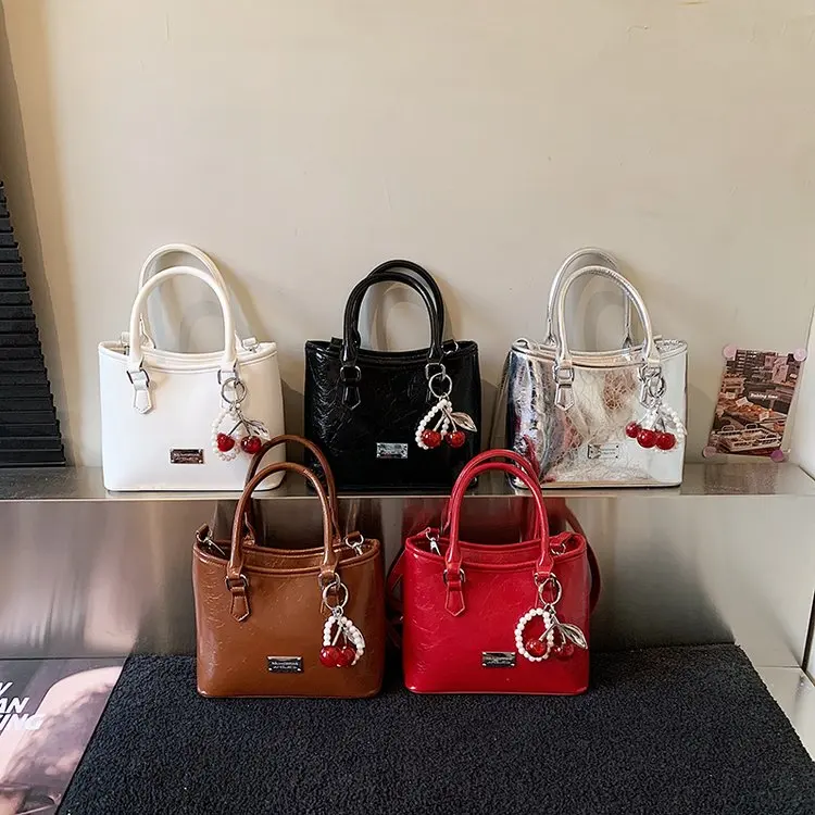 

Новая женская сумка через плечо премиум-класса с текстурной отделкой 2026 года, нишевая сумка-тоут, однотонная, универсальная, повседневная женская сумка