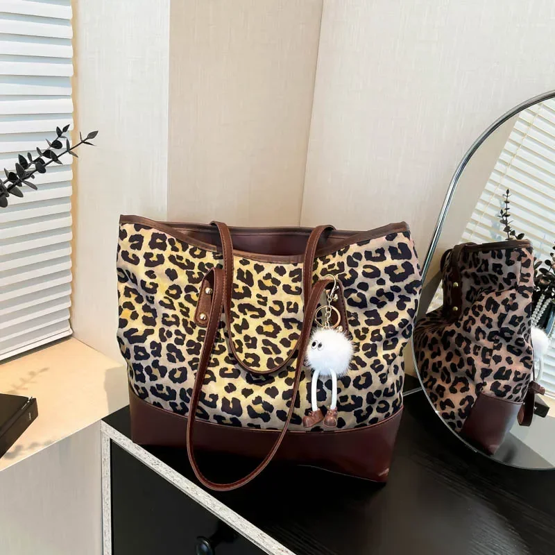 Large-capacity textured simple leopard print tote bag retro messenger bag