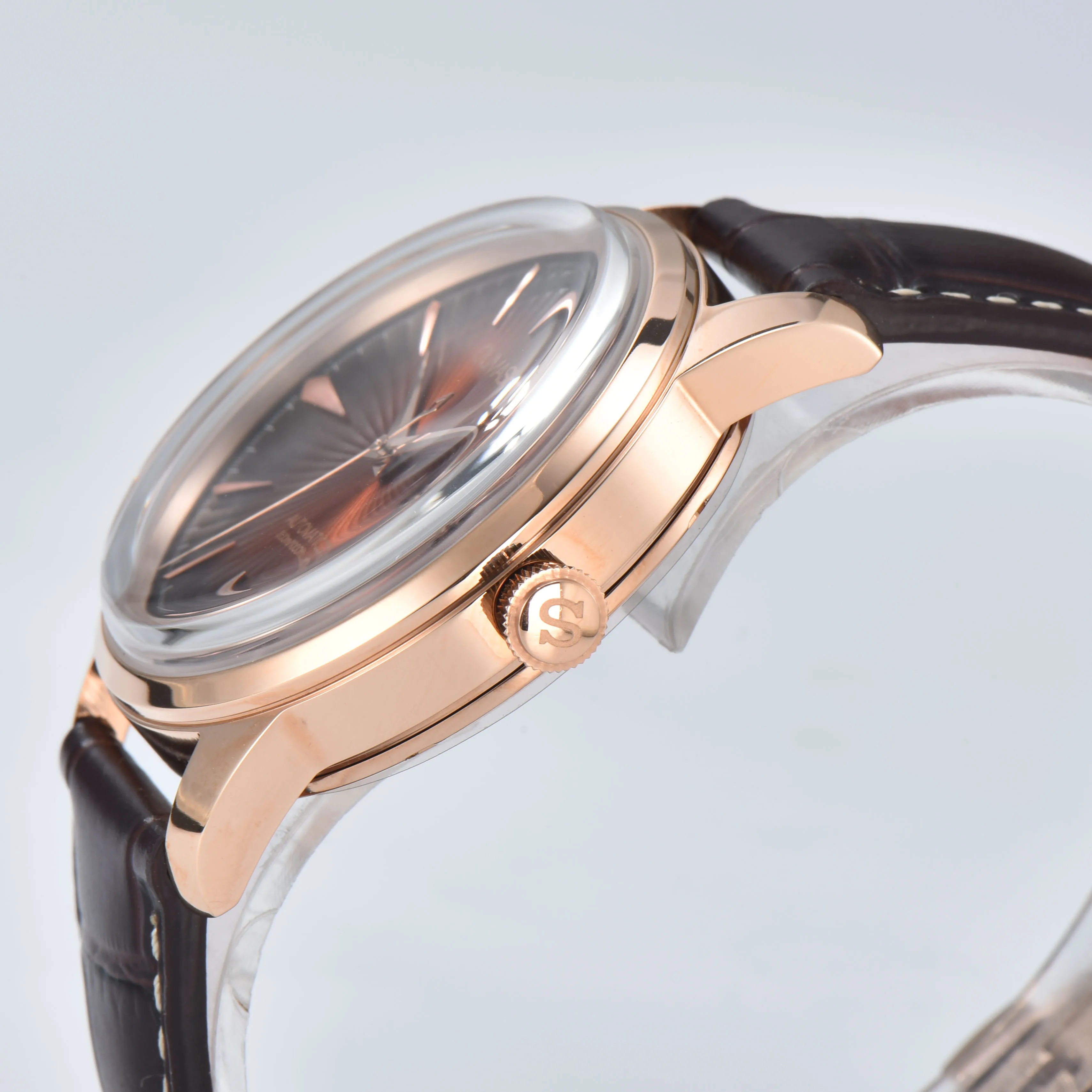 Reloj con logotipo personalizado para hombre, pulsera de cuero y cristal de zafiro, resistente al agua, movimiento automático, 40,5mm, NH35