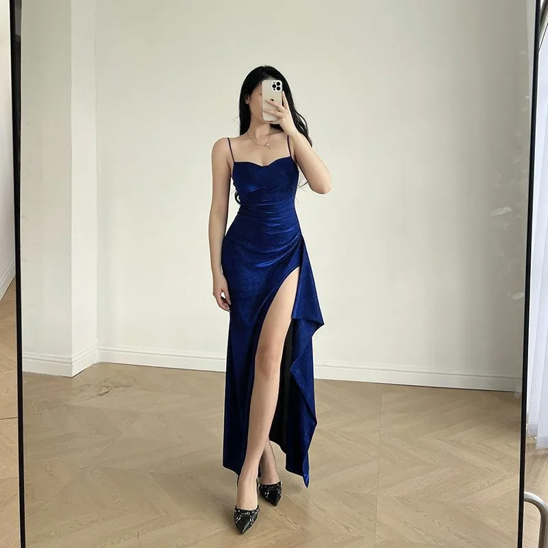 

French-style, Noble and Elegant A Rich Girl Wears A Side-slit Evening Dress for Commuting and Banquets To Accentuate Her Waist