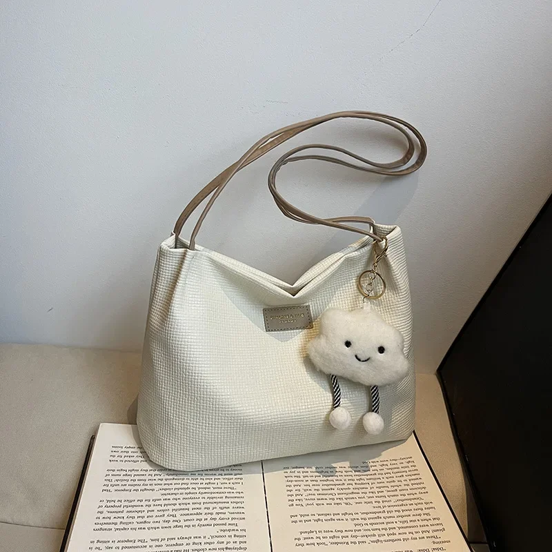 Premium bag Fashion texture shoulder bag Versatile commuter bucket bag