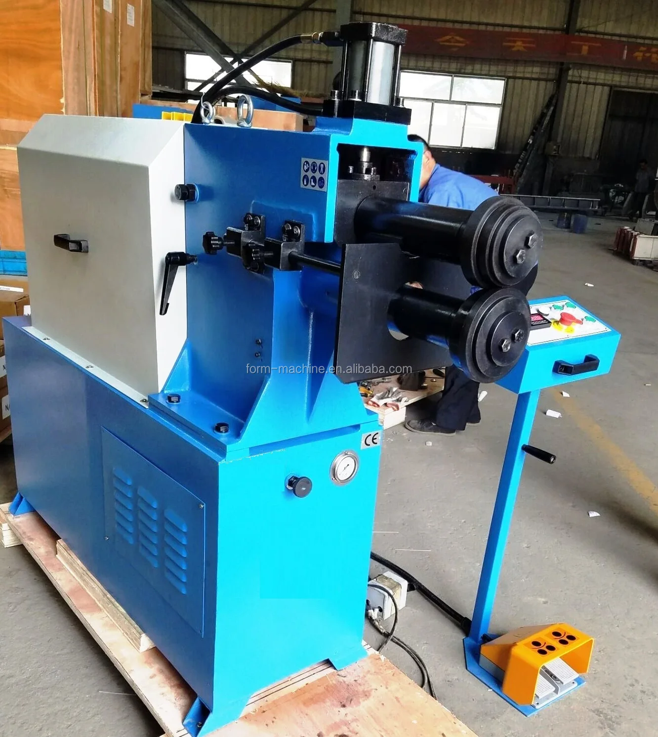 Macchina per bordare idraulica elettrica a calibro pesante HTB-40 per uso industriale - disponibile per esigenze di produzione e ingegneria