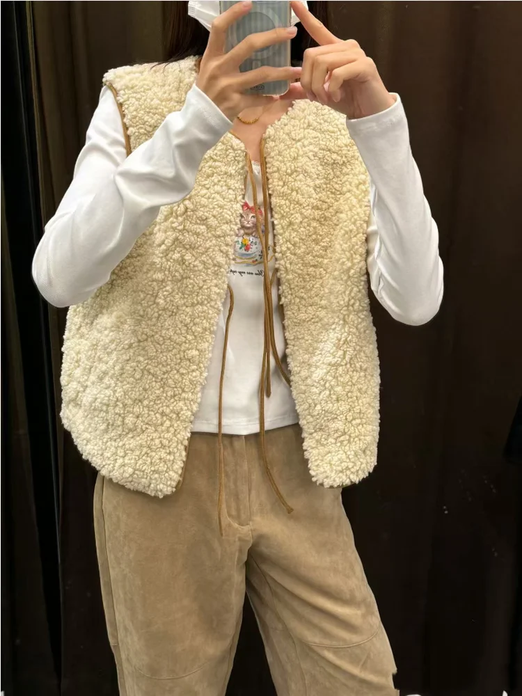 

Sweet Knot Decorated Svel Loose round Ne Fce Vest Women's Faion 2024 Winter New Arrival Polyester Fiber