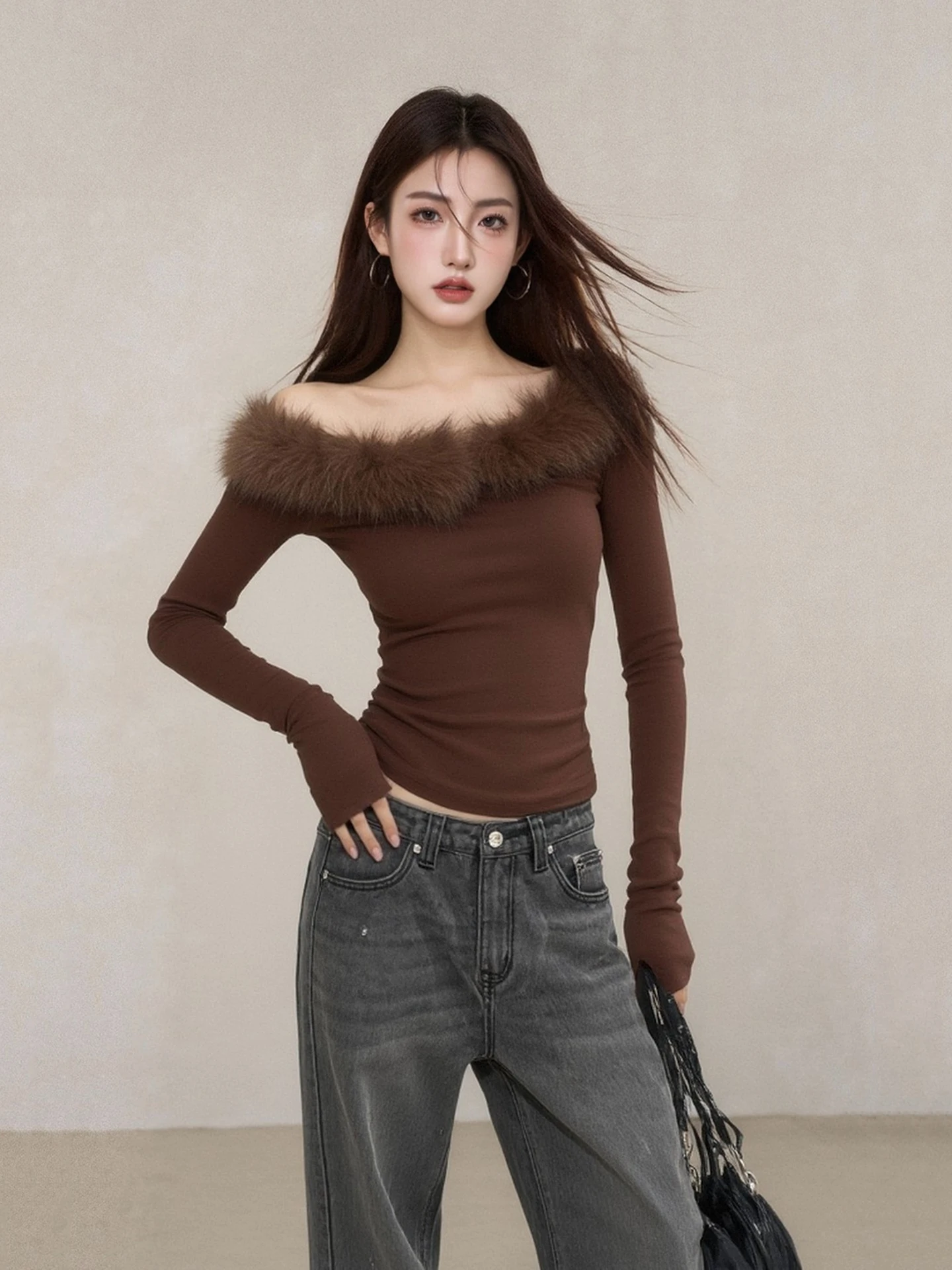 

Сексуальная женская облегающая футболка с открытыми плечами, длинным рукавом и меховым воротником, новая зимняя модель, повседневная, дышащая, приятная к коже