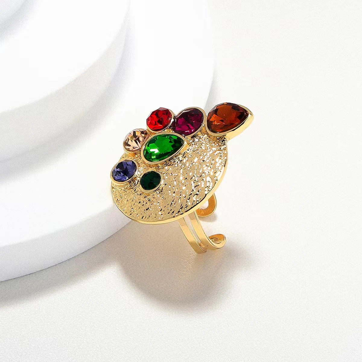 

Retro light luxury temperament high-end ring Niche metal gem travel vacation office jewelry