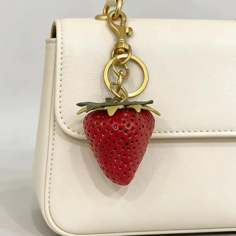 Erdbeer-Schlüsselanhänger Damen-Taschenanhänger Dekoration Cartoon Damen-Taschenanhänger Charm Taschenanhänger Schlüsselanhänger Niedliche Taschenaccessoires Geschenke – Detail 3