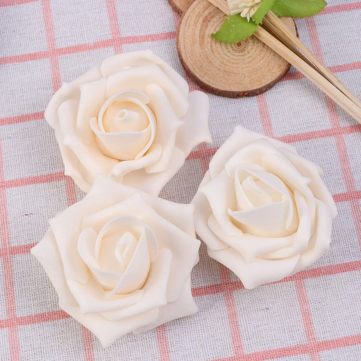 

100 Pcs Artificial Rose Heads Lifelike Foam Wedding Decor Faux Blossom Bridal Table Decoration Reusable Photo Prop