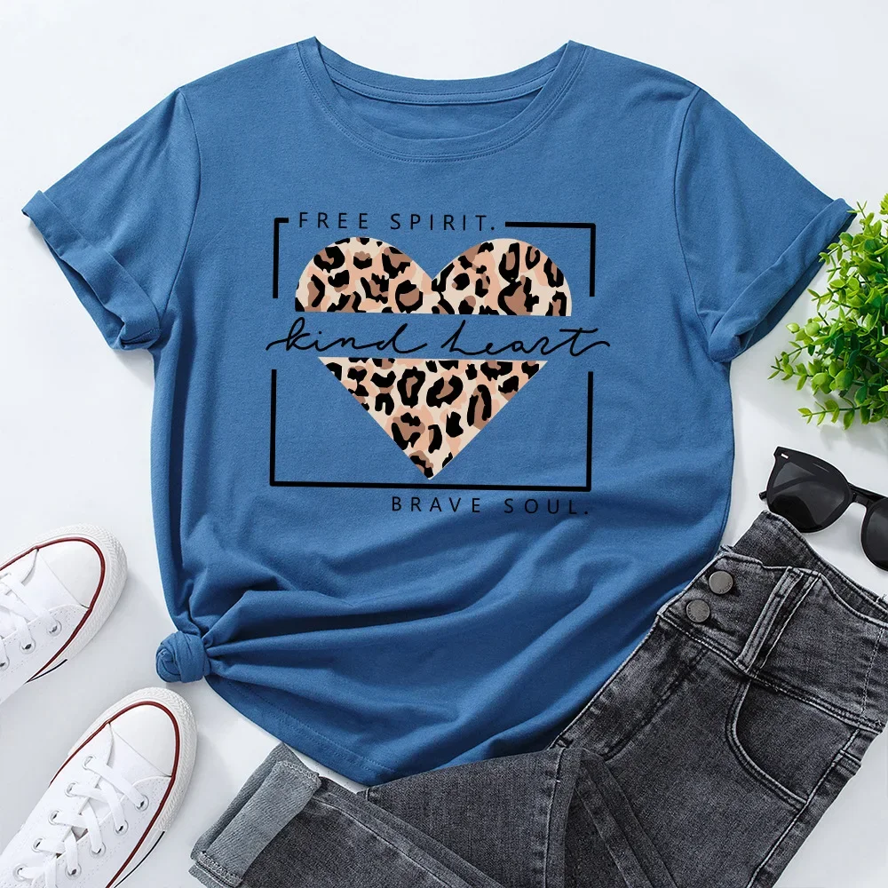 Camiseta estampada com coração de leopardo feminino, camiseta feminina de verão casual manga curta, camiseta básica, tops de algodão