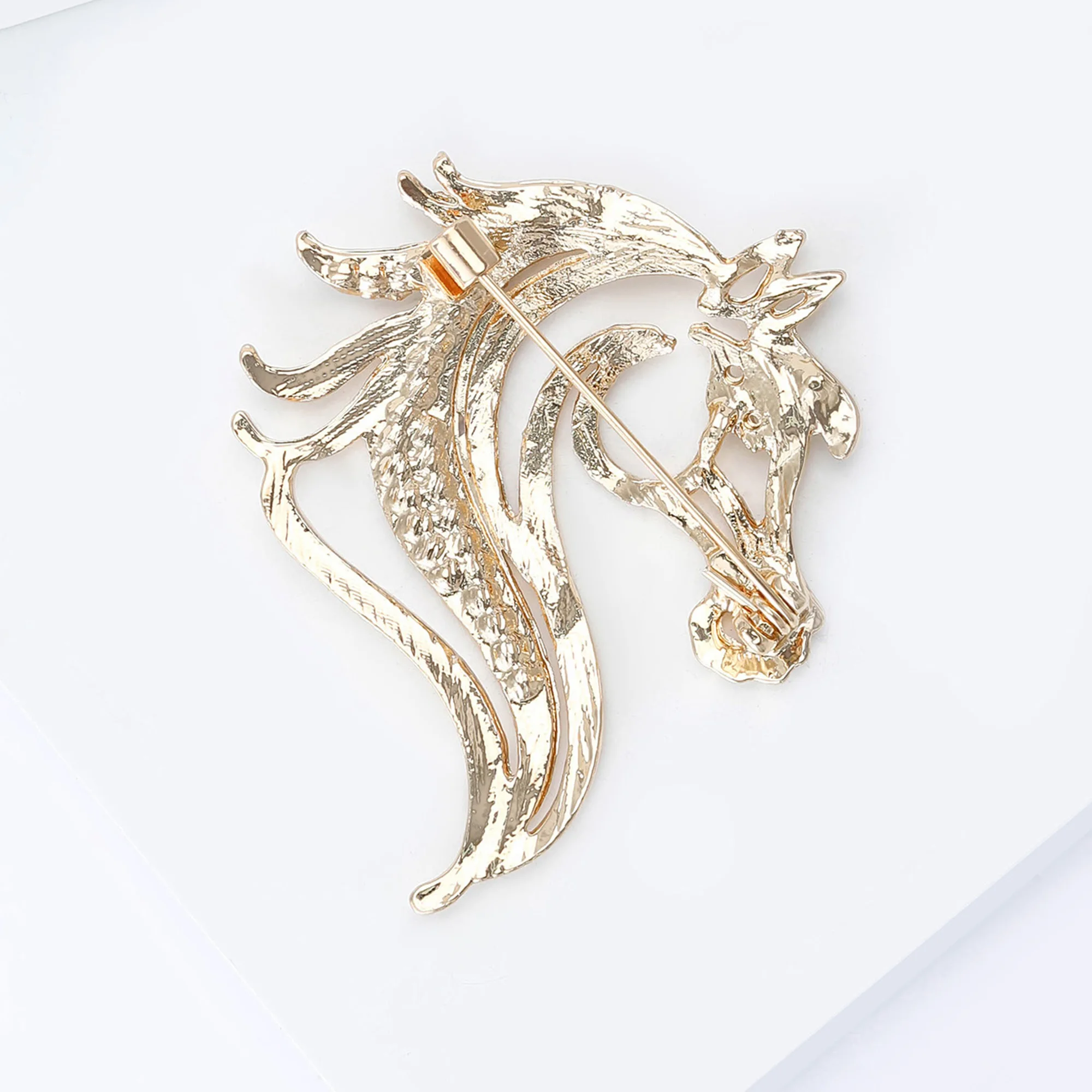 موضة حجر الراين الحصان دبابيس للنساء زودياك الحيوان دبوس المفاتيح الحدث حفلة هدايا السنة الجديدة مجوهرات اكسسوارات الديكور