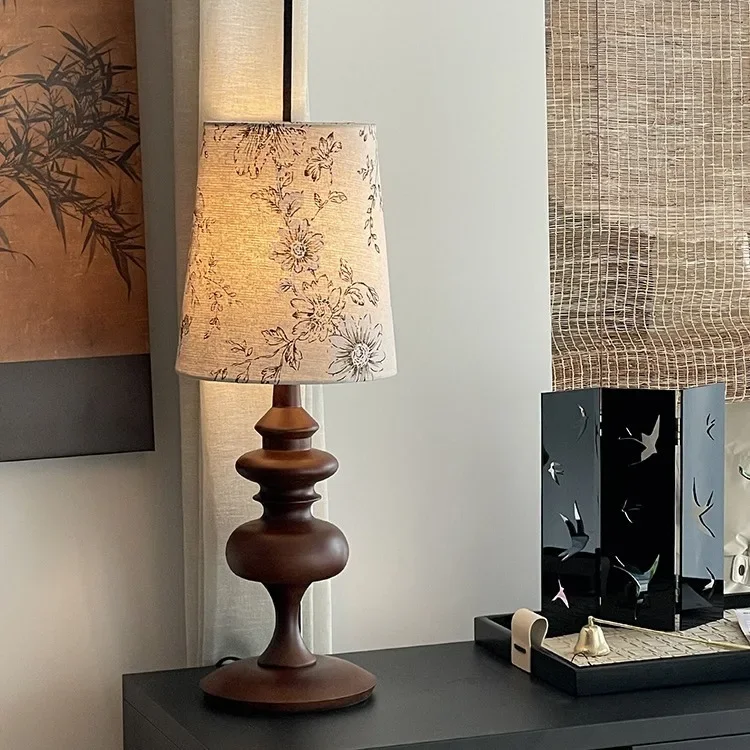 

Solid Wood Desk Lamp American Retro High-End Decoration For Living Room Bedroom Bedside Table Antique Atmosphere Decorative Lamp