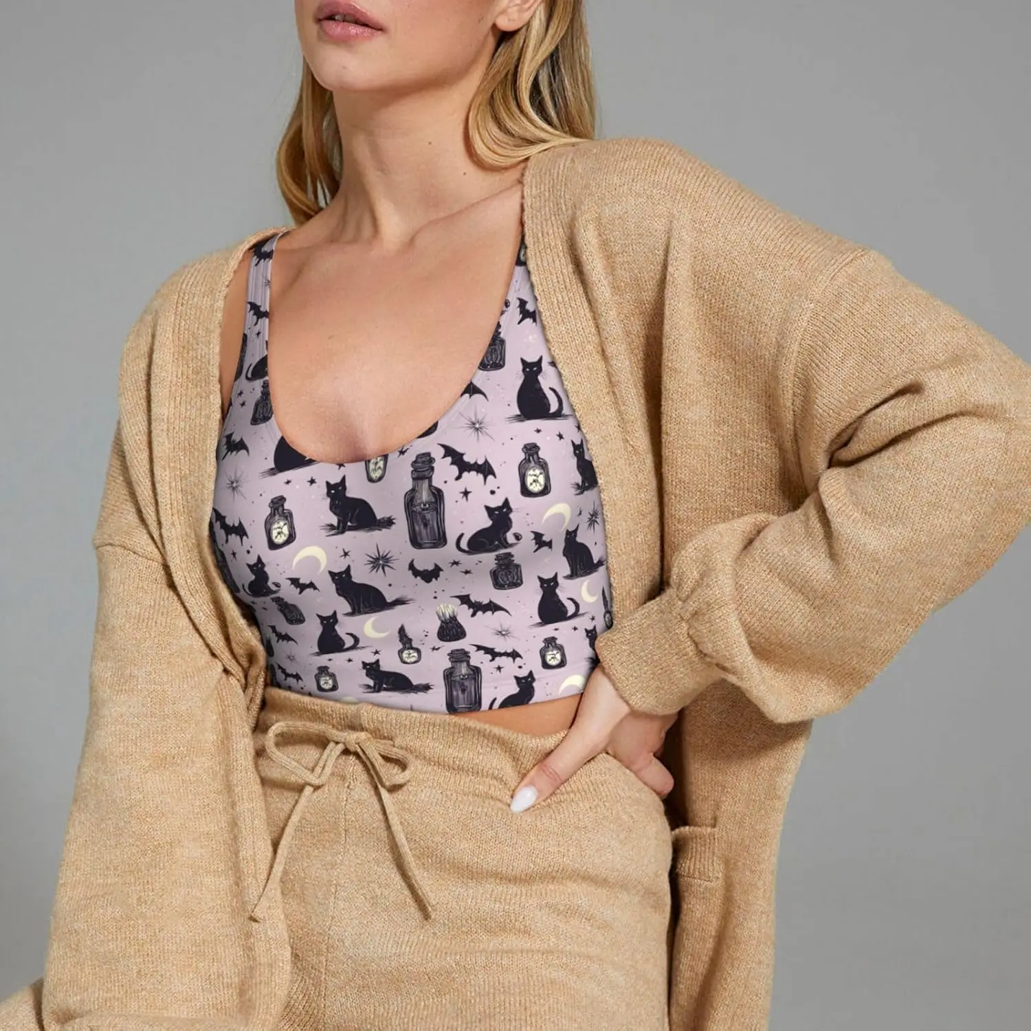 เสื้อชั้นในกีฬาสำหรับผู้หญิง รองรับแรงกระแทกสูง ลายแมวดำฮาโลวีน เสื้อครอปสำหรับวิ่งออกกำลังกาย