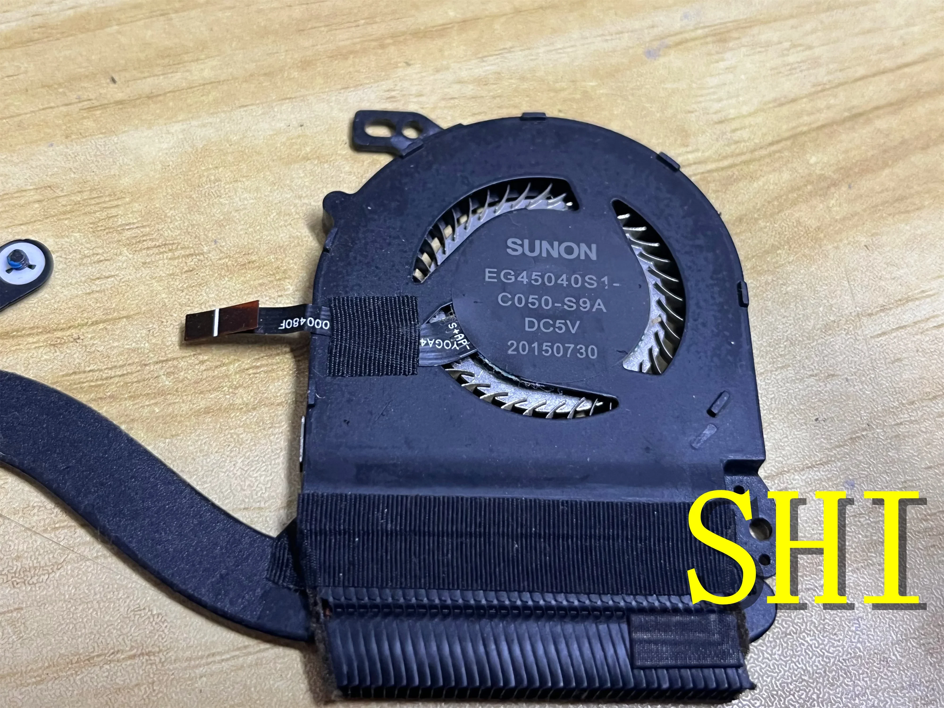 AT0YV001SS0 يستخدم لينوفو اليوغا 13.3 "900-13ISK وحدة المعالجة المركزية مروحة التبريد المبرد EG45040S1-C040-S9A /C050-S9A اختبار موافق شحن مجاني