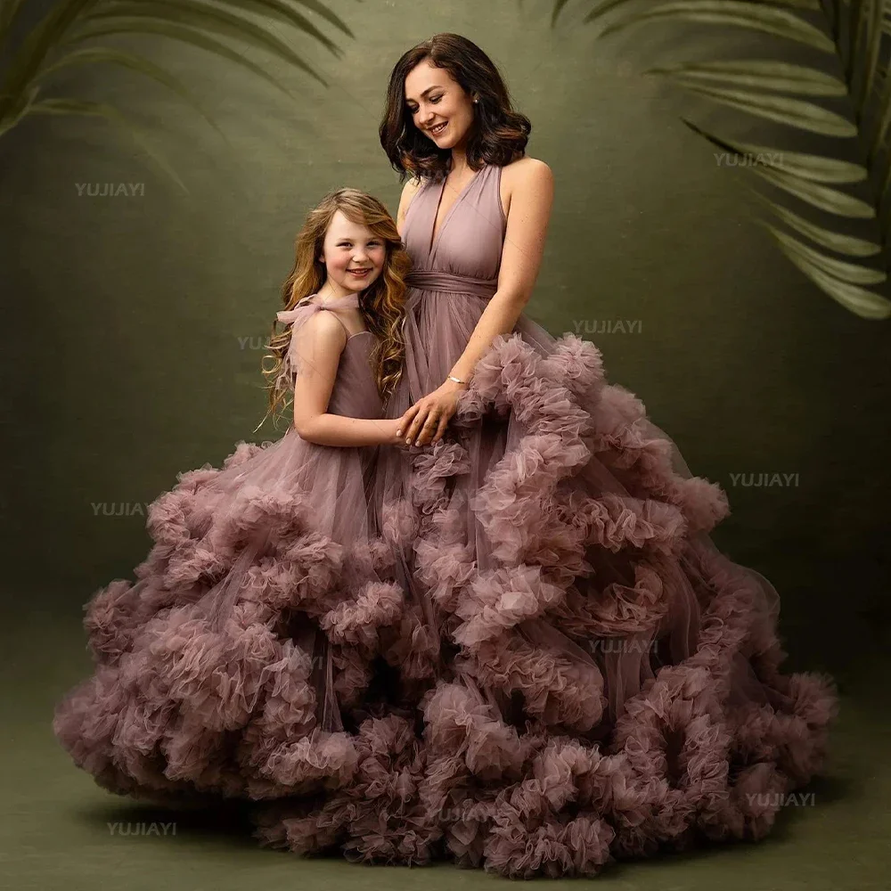 Mamãe e eu combinando vestido de tule inchado, babados em camadas, vestidos mãe e filha, festa ou sessão fotográfica, look família, vestido de baile