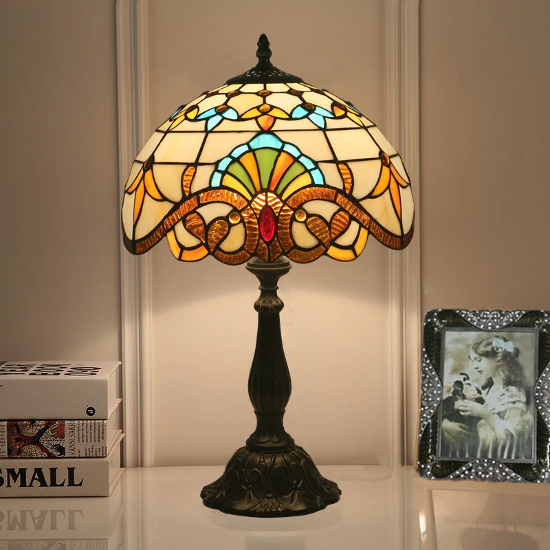 Nowoczesny lampa stołowa Tiffany LED kreatywny Retro europejski poplamiony szklane biurko wystrój domu salon sypialnia