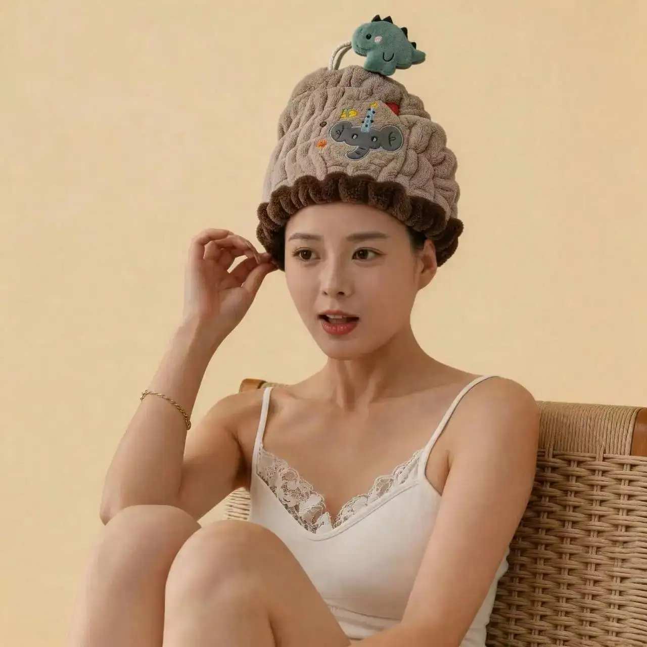 

Thickened Coral Fleece Hair Drying Cap Women's Cute Cartoon Absorbent Quick Dry Headscarf Bath Cap Four Seasons New Model