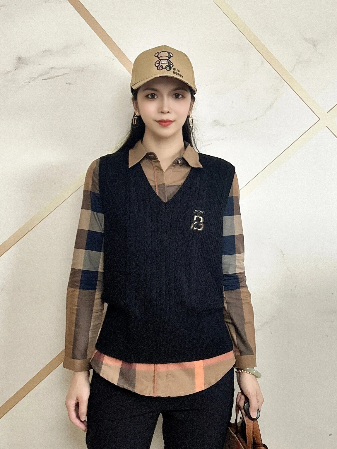 가을 겨울 신상 슬레 브리티 패션 트위스트 니트 베스트 캐주얼 브이넥 여성 레트로 스웨터 탑 모든 종류의 바지와 매치