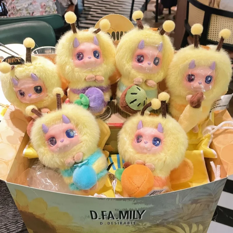 

TOPTOY D Fa Mily D Desirable Plush Blind Box Hardworking Little Bee Plush Pendant Home Decor Adult Girl Birthday Gifts Collect