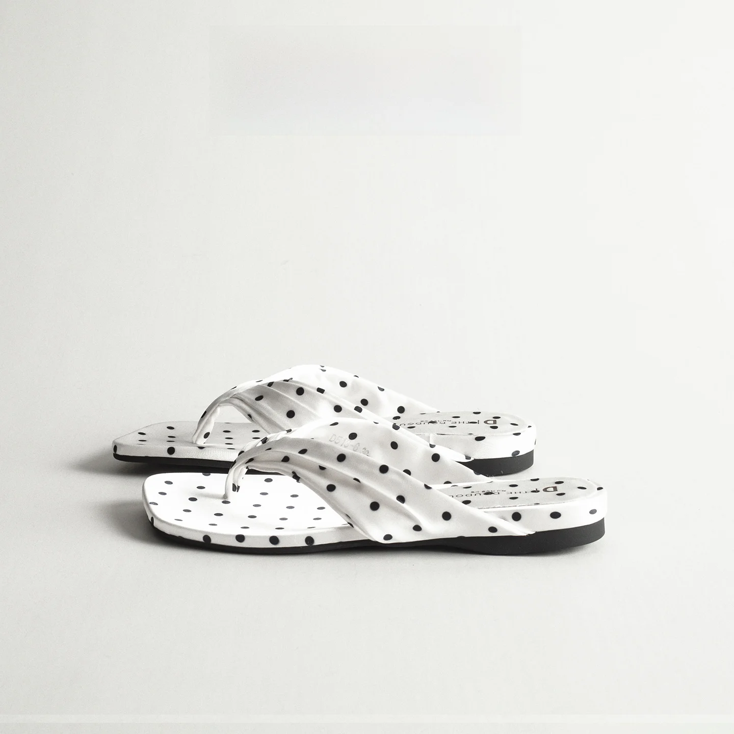 

Retro Polka Dot Flat Bottom Sandals Women's Summer Outdoor Beachwear Versatile with Skirt Slip-On Beachside Cool Slippers